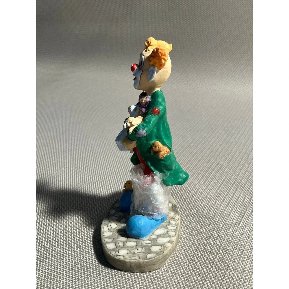 Stone‎ Ave Collectors Clown and Puppies Figurine